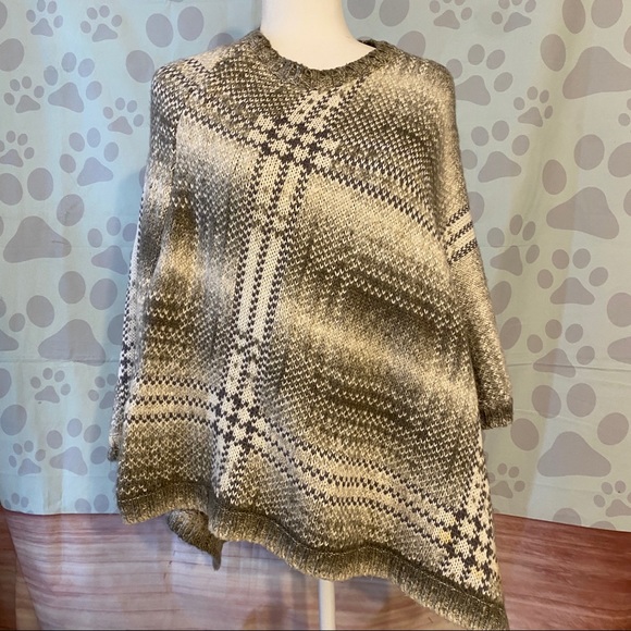 Liz Claiborne Sweaters - LIZ CLAIBORNE GRAY AND WHITE SWEATER CAPE poncho